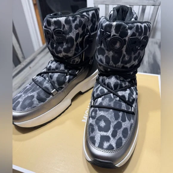 Michael Kors Cassia Black and Gray Cheetah Print Ankle Booties Size 9.5 - Picture 9 of 16